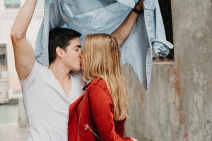 Dein Sternzeichen verrät mehr über dein Kuss-Talent